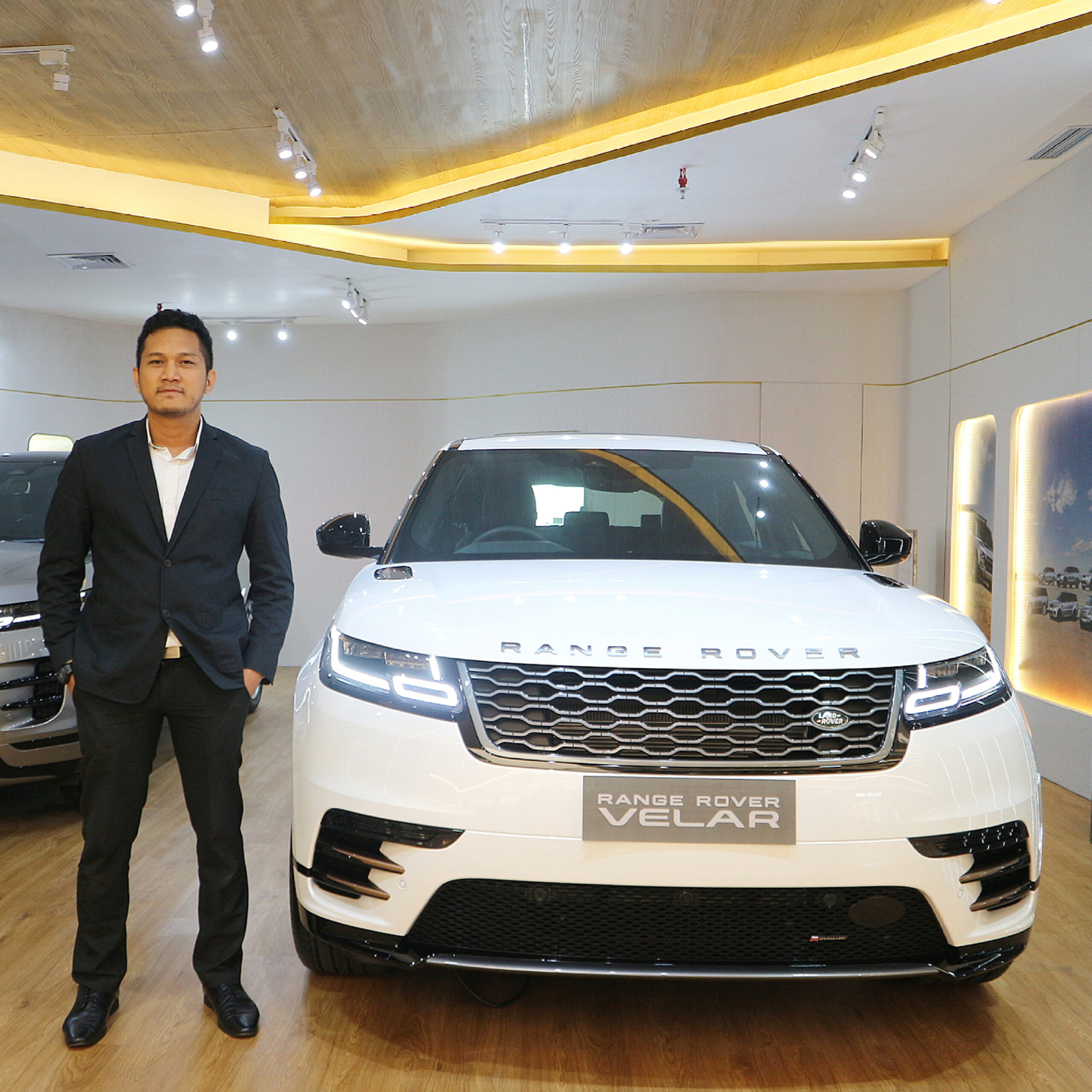 Kaafi, Sales Range Rover Velar ATPM 1