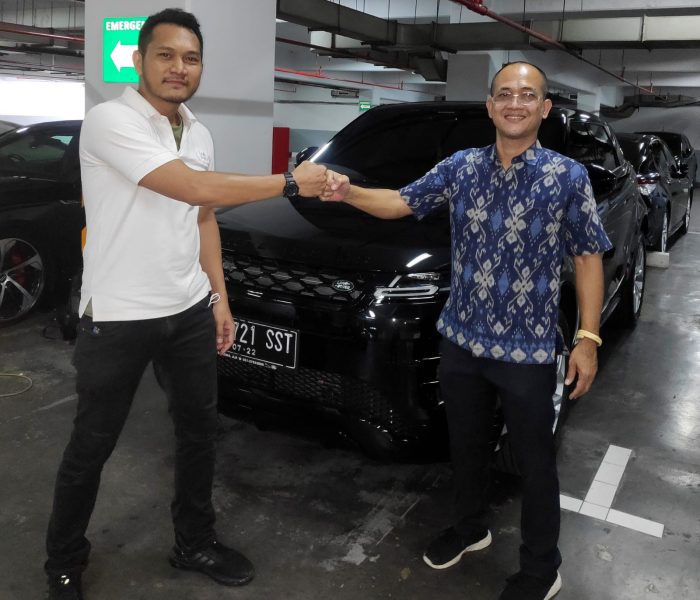 Range Rover Evoque 2.0 Santorini Black 2022